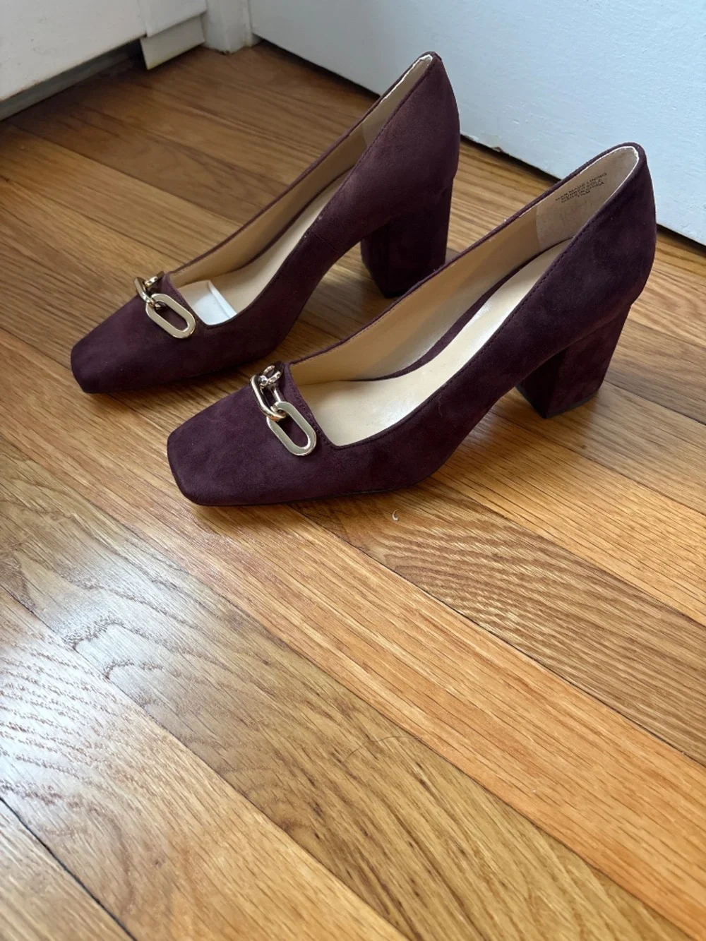 Ann Taylor Burgundy Suede Block Heels, Chain Buckle, Sz 7.5, NWOB